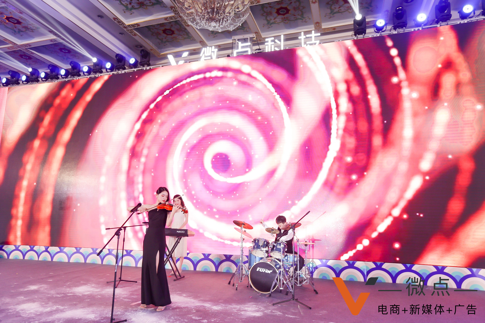 小提琴、電子、+架子鼓組合演奏
